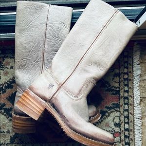 💫 Frye pale lilac leather boots, still ready to be broken in.